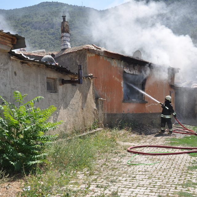 Konya'da evde çıkan yangında bir kişi hayatını kaybetti