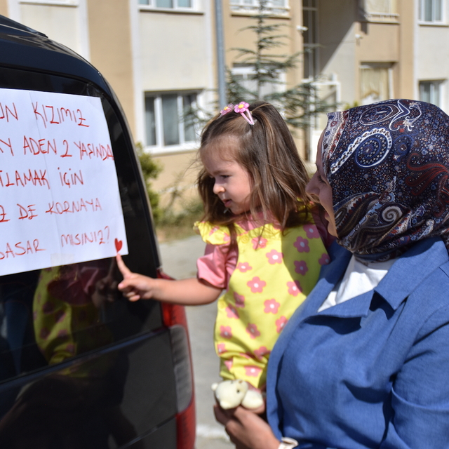 Van'da iki yaşına giren Umay'ın doğum günü için yüzlerce kişi korna çaldı