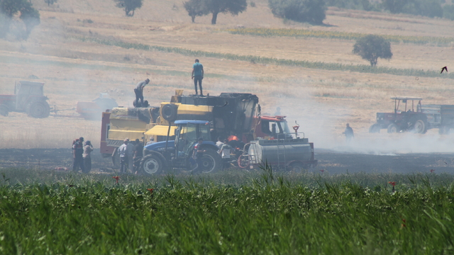 Beyşehir'de biçerdöverde çıkan yangın söndürüldü