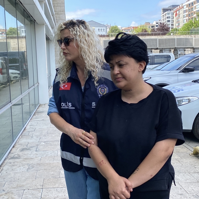 Annesini 11 yerinden bıçakla yaraladı (2)