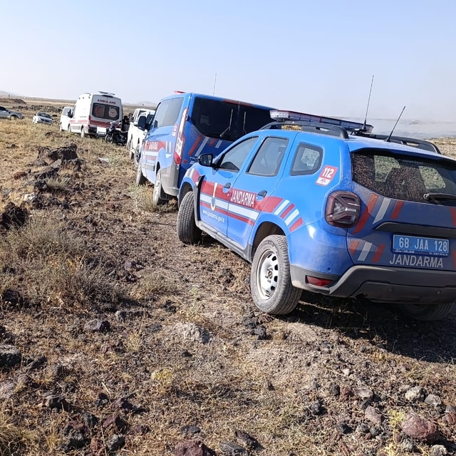 Anız yangınını söndürmek isterken alevlerin arasında kalan çiftçi öldü