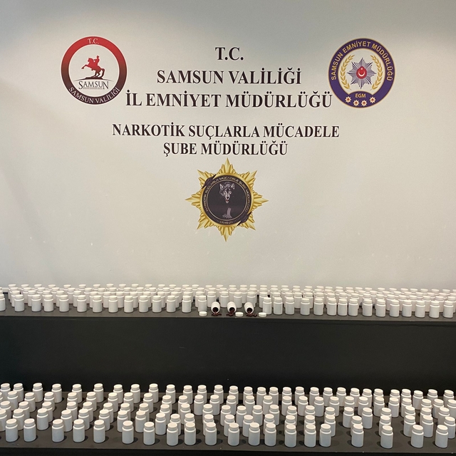 Samsun'da 16 bin 800 sentetik ecza hapı ele geçirildi