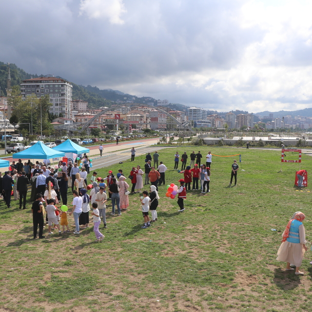Rize'de "Koruyucu Aile Şenliği" düzenlendi