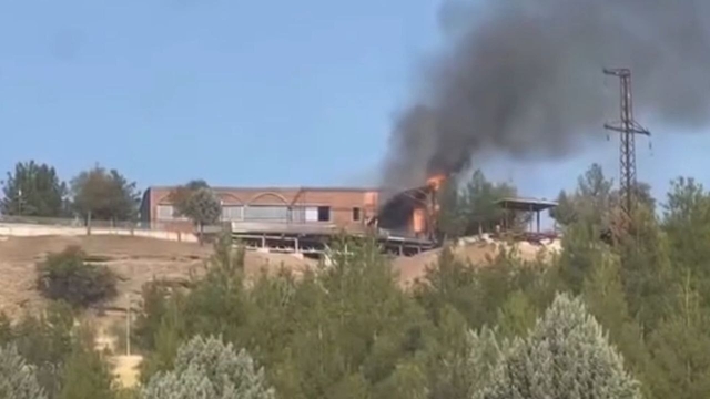 Diyarbakır'da kafede çıkan yangın, ormana sıçramadan söndürüldü