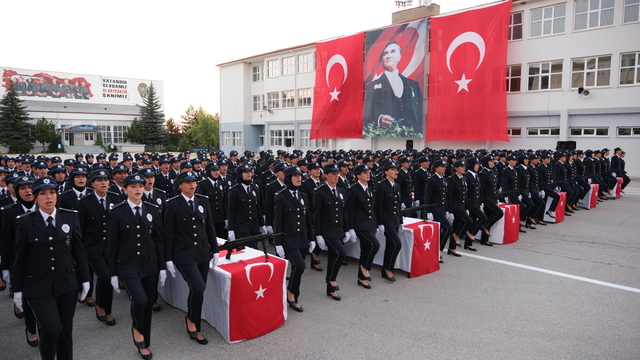 Yozgat'ta eğitimini tamamlayan 297 kadın polis adayı mezun oldu