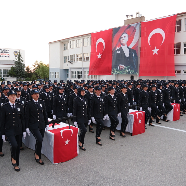 Yozgat'ta eğitimini tamamlayan 297 kadın polis adayı mezun oldu
