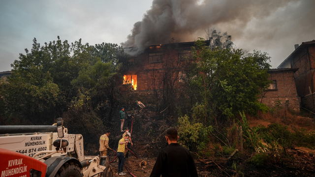 GÜNCELLEME 2 - Sakarya'dan Bilecik tarafına sıçrayan orman yangınına 3. gününde müdahale sürüyor