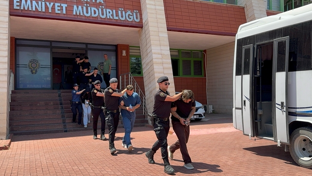 Isparta'da 3 kişinin yaralandığı "yan bakma" meselesinde 2 kişi tutuklandı