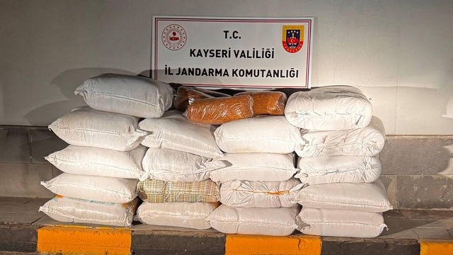 Kayseri'de yolcu otobüsünde 750 kilogram kaçak tütün ele geçirildi