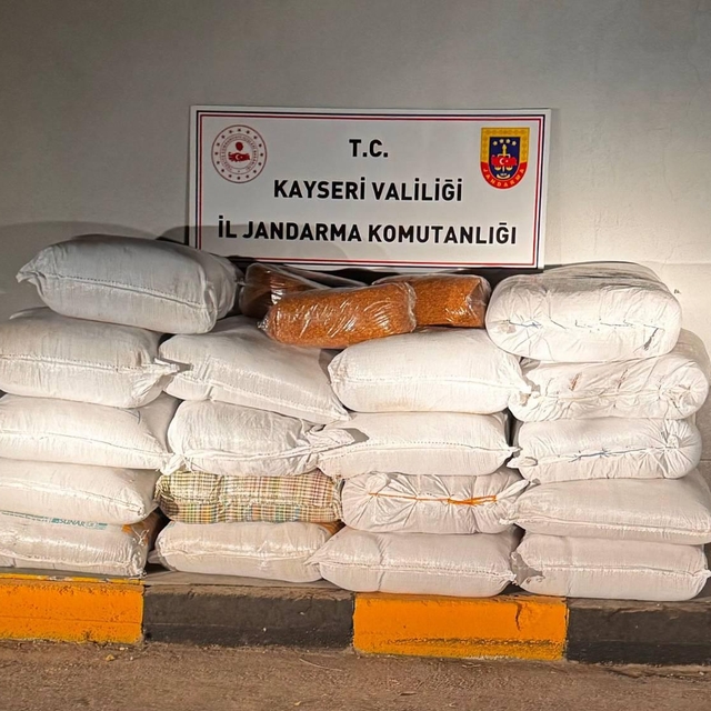 Kayseri'de yolcu otobüsünde 750 kilogram kaçak tütün ele geçirildi