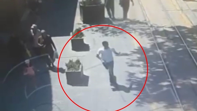 Mağazadan 100 bin liralık telefonu alıp kaçan şüpheyi polis yakaladı