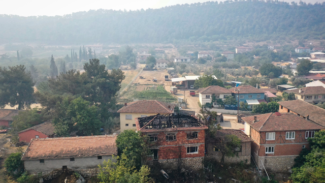 Sakarya'dan Bilecik tarafına sıçrayan orman yangınına 4. gününde müdahale devam ediyor