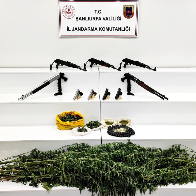 Şanlıurfa'da uyuşturucu ve silah kaçakçılığı operasyonunda yakalanan 2 zanl...