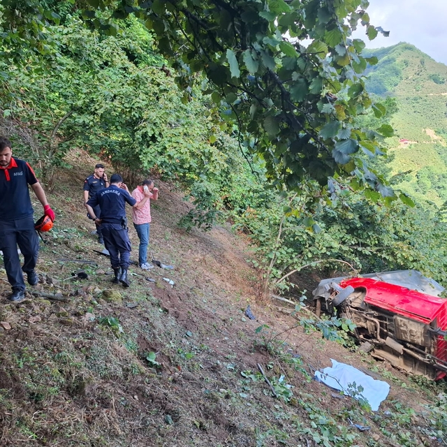 Giresun'da fındık işçilerini taşıyan kamyonet devrildi 1 kişi öldü, 9 kişi...