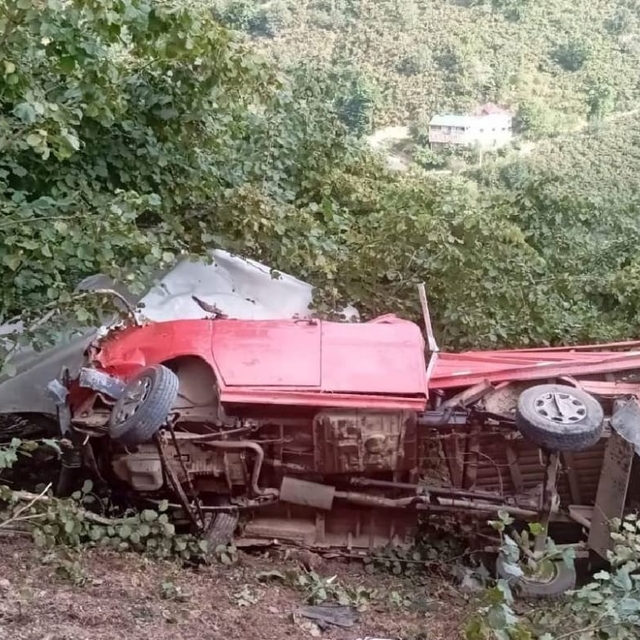 Tarım işçilerini taşıyan kamyonet şarampole yuvarlandı; 1 ölü, 9 yaralı