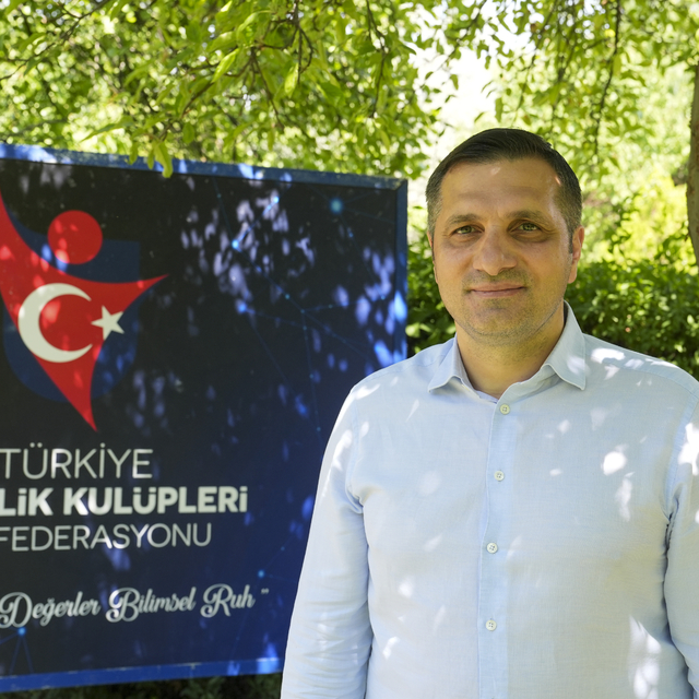 GENÇKONFED anketine göre halkın yüzde 53,5'i AB üyeliğinin Türkiye'ye ekono...