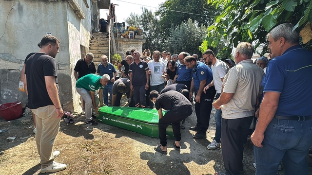 Evde çıkan yangında 2 çocuk annesi öldü