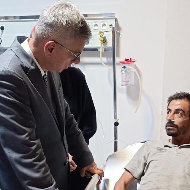 Bakan Memişoğlu, Eskişehir'deki orman yangınında yaralanan orman işçilerini...