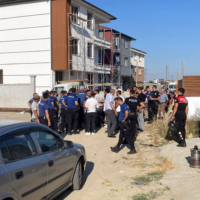 Tekirdağ'da inşaat işçilerinin 'park yeri' kavgası; 1'i polis, 3 yaralı