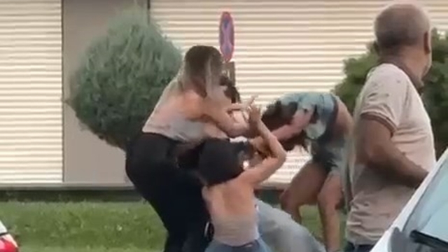 Batman'da genç kızların kavgası kamerada