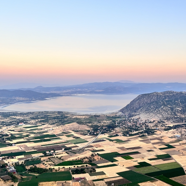 Burdur'da sıcak hava balonları Salda Gölü manzarası eşliğinde havalandı