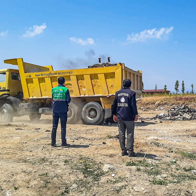 Van Büyükşehir Belediyesi hafriyat temizliği yaptı