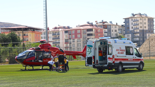 Malatya'da ambulans helikopter kalp krizi geçiren hasta için havalandı