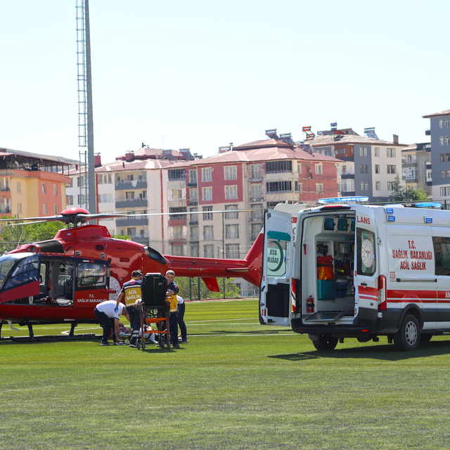 Malatya'da ambulans helikopter kalp krizi geçiren hasta için havalandı