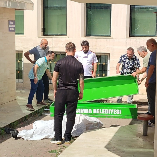 Samsun'da bir kişi cami bahçesinde ölü bulundu