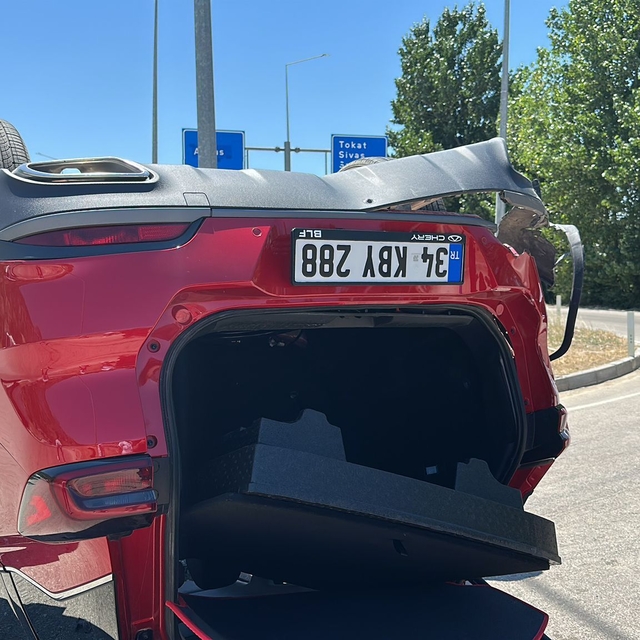 Tokat'ta devrilen otomobildeki 4 kişi yaralandı