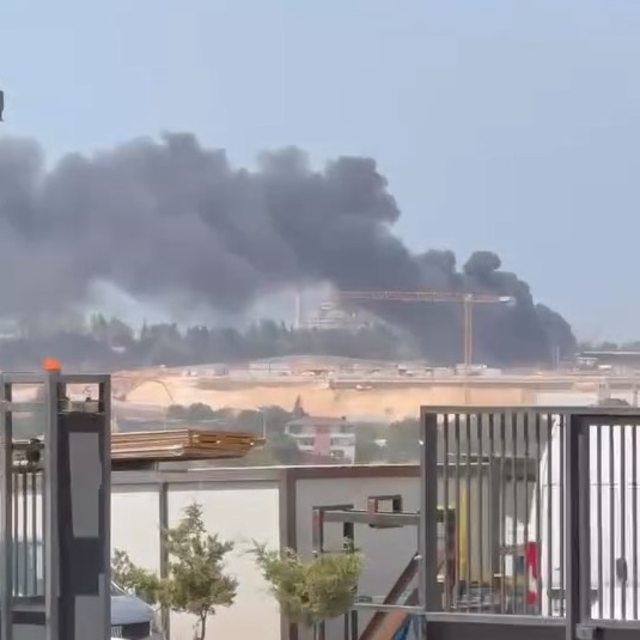 Çıkan yangında yediemin deposu kullanılamaz hale geldi