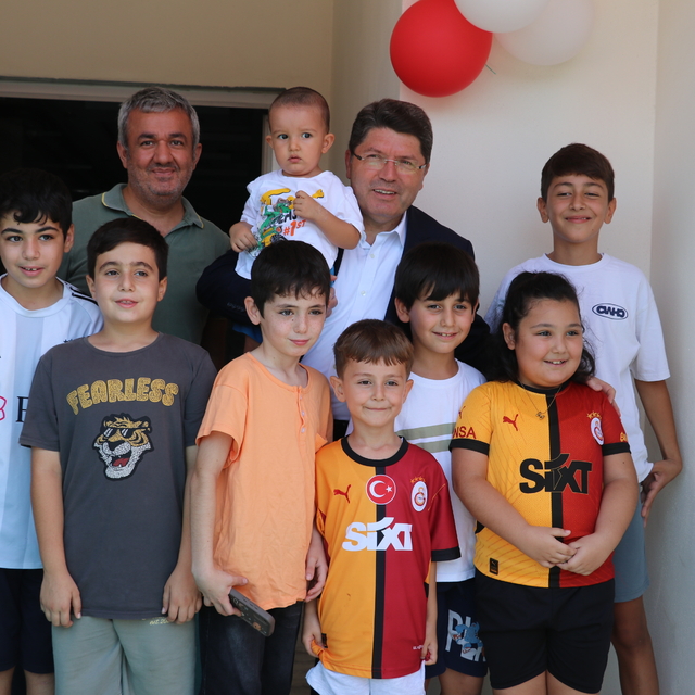 Adalet Bakanı Tunç, Adana'da ziyaretlerde bulundu