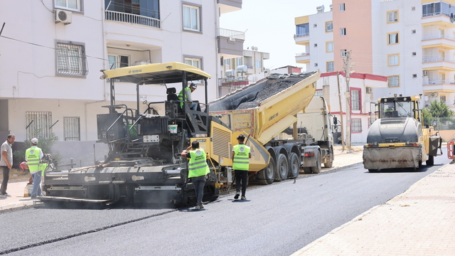 Akdeniz'de yol ve kaldırım çalışmaları sürüyor