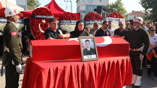 Şehit Üsteğmen Özsu memleketi Edirne'de son yolculuğuna uğurlandı