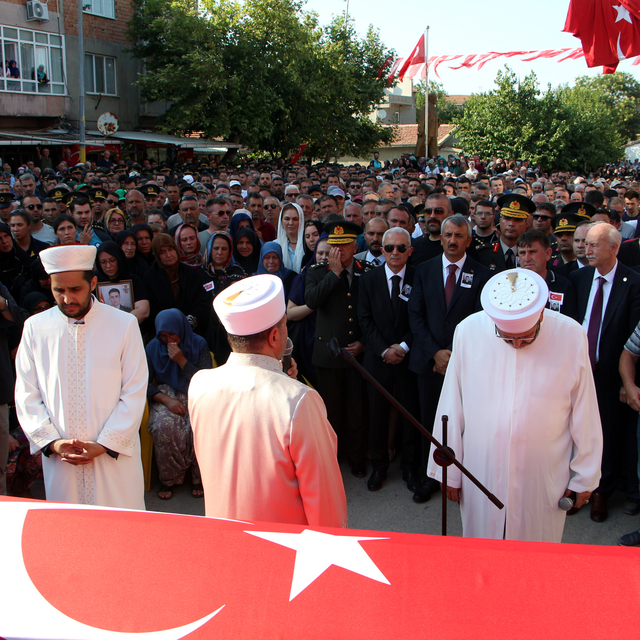 Şehit Üsteğmen Tuğrul Özsu, Edirne'de son yolculuğuna uğurlandı