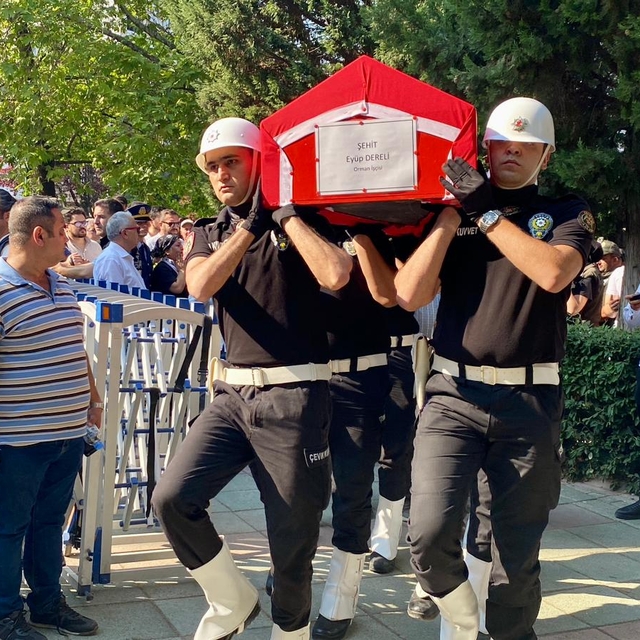 Orman yangını şehitlerinden dozer operatörü Dereli'nin cenazesi Eskişehir'd...