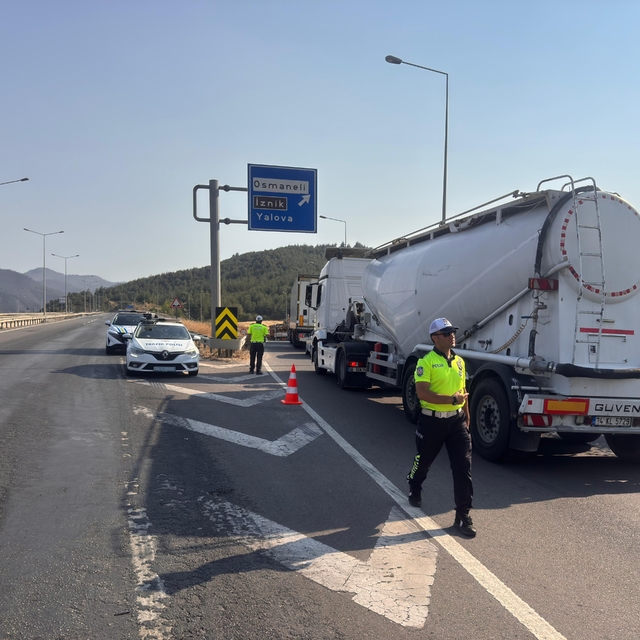 Sakarya'da yangınlar söndürüldü; Bayat'ta alevler kısmen kontrol altında (2...