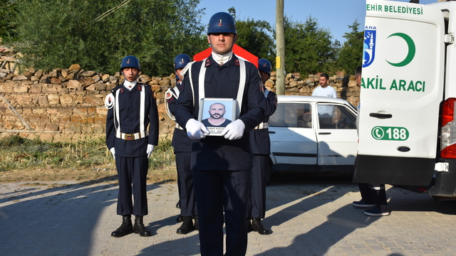 Orman yangını şehitlerinden ağır taşıt şoförü Kocaman'ın cenazesi Eskişehir'de defnedildi
