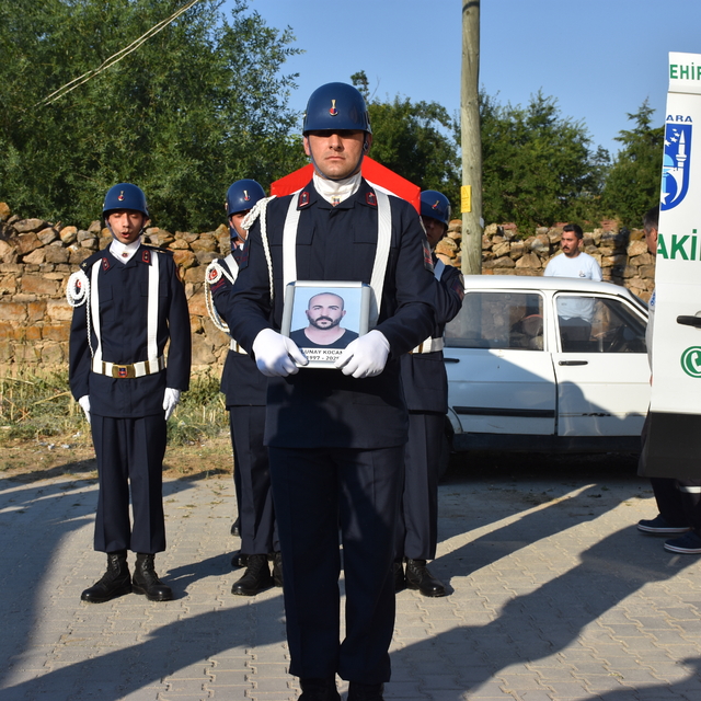 Orman yangını şehitlerinden ağır taşıt şoförü Kocaman'ın cenazesi Eskişehir...