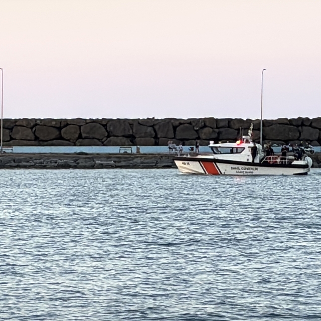 Samsun'da denizde kaybolduğu değerlendirilen kişi için arama çalışması başl...