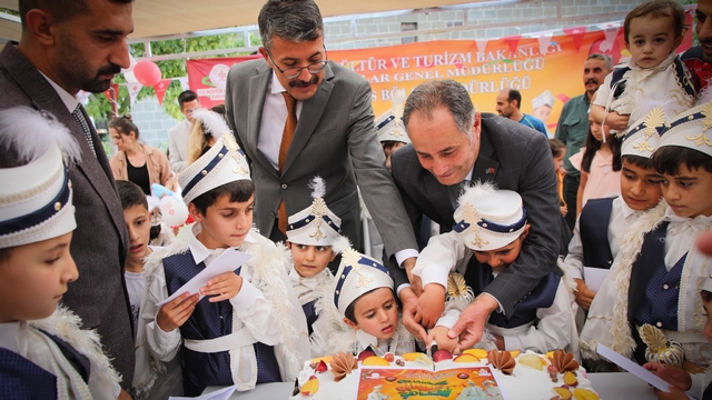 Hakkari'de 24 çocuk için sünnet şöleni yapıldı