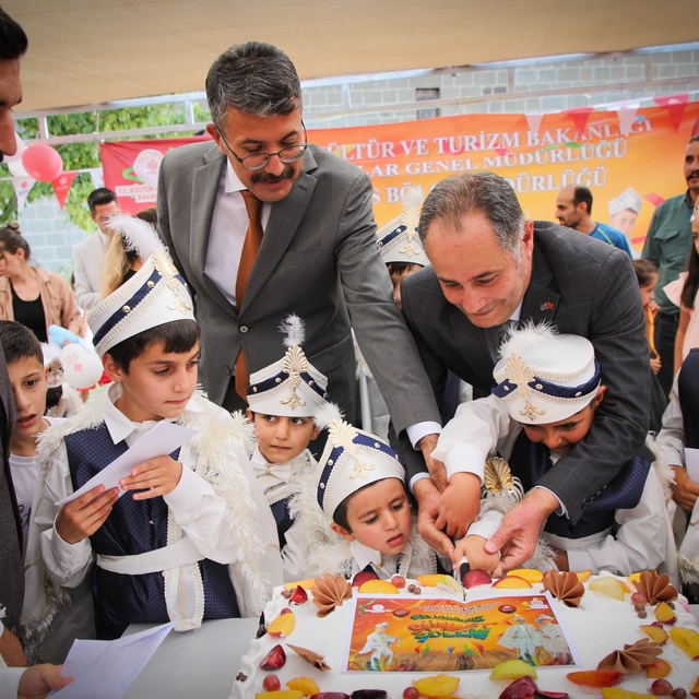 Hakkari'de 24 çocuk için sünnet şöleni yapıldı