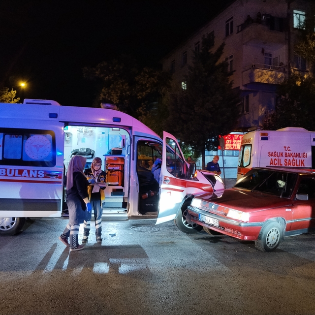 Kayseri'de ambulans ile otomobil çarpıştı: 2 yaralı