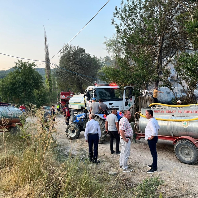 Mudurnu'da atıl kümeste çıkan yangın ormana sıçradı; alevler büyümeden sönd...
