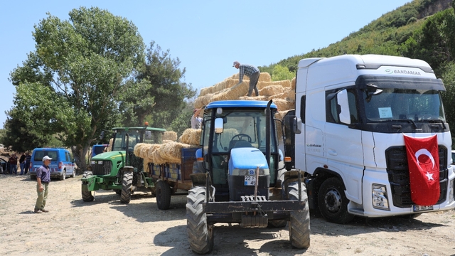 Şarköy'de orman yangınından etkilenen çiftçilere saman desteği