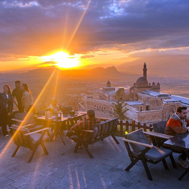 İshak Paşa Sarayı'nda eşsiz gün batımı manzarası