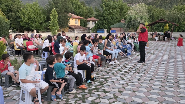 Laçin'de açık hava sineması etkinliği yapıldı