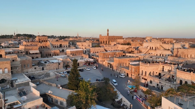 'Uzak Şehir' sevgisi, Midyat'ın sıcağını yendi