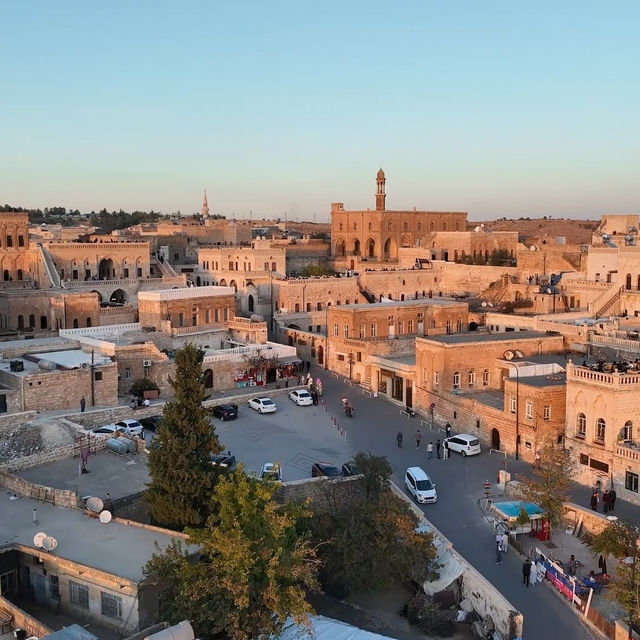 'Uzak Şehir' sevgisi, Midyat'ın sıcağını yendi