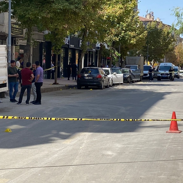 Havaya atıp açıp gelen polisi yaralayan şüpheli, vurularak etkisiz hale get...